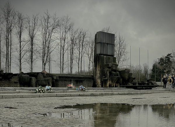 Exkursionen mit Jugendlichen in die Gedenkst&auml;tte Buchenwald und nach Auschwitz