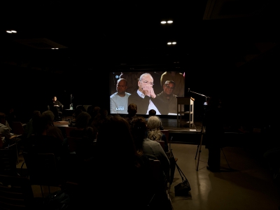 Zvi Cohen spielt in der Sendung von Markus Lanz auf seiner Mundharmonika / Foto: Jennifer Ehrhardt
