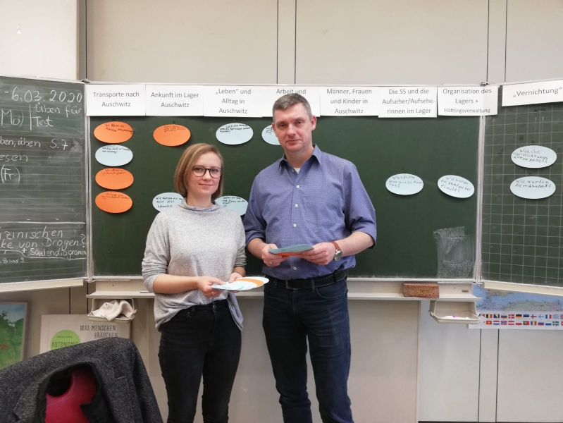 Prof. Dr. Sascha Feuchert war zu Gast an der AlbertSchweitzerSchule